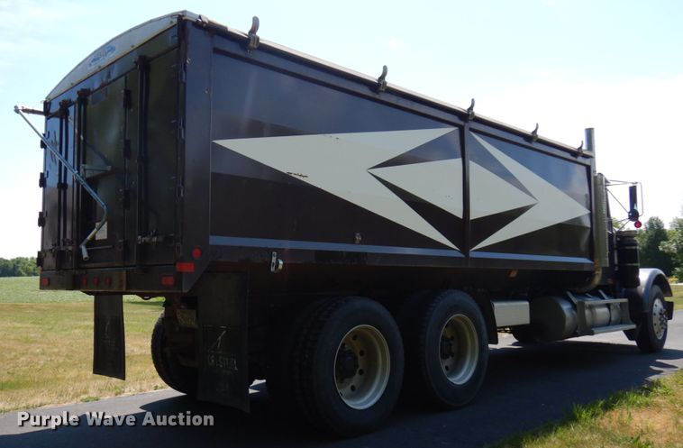 image for item IL9846 1985 Freightliner  grain truck