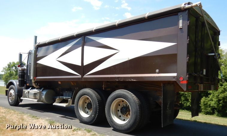 image for item IL9846 1985 Freightliner  grain truck