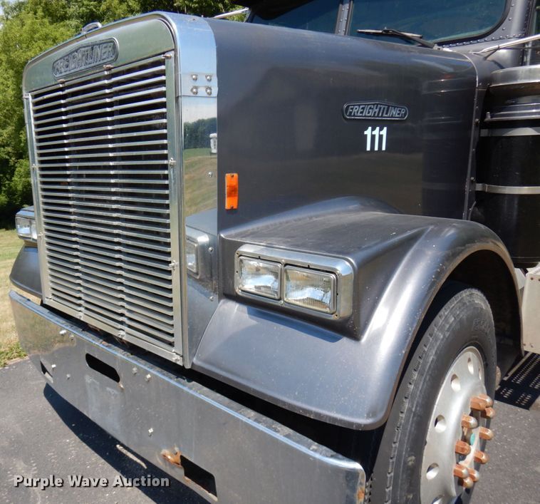 image for item IL9846 1985 Freightliner  grain truck