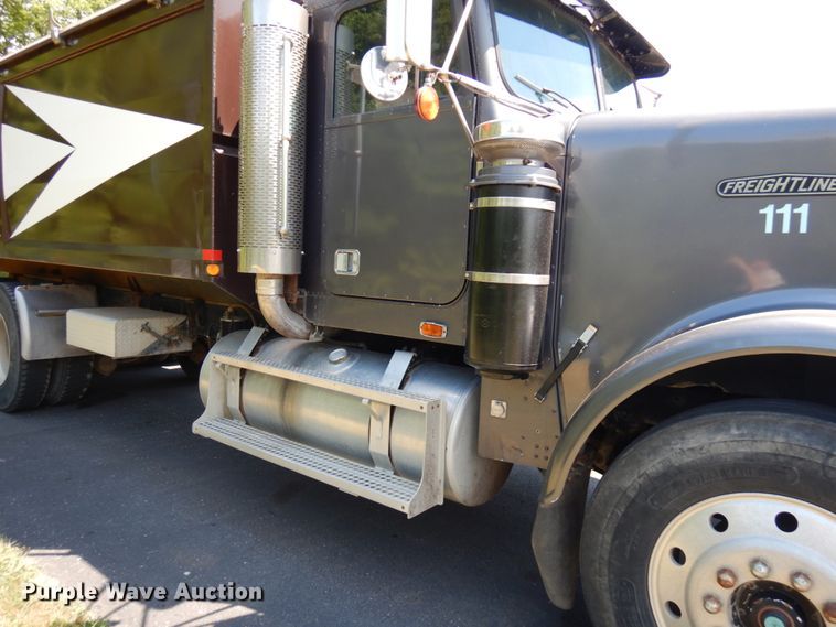 image for item IL9846 1985 Freightliner  grain truck