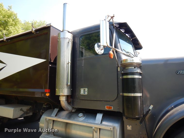 image for item IL9846 1985 Freightliner  grain truck