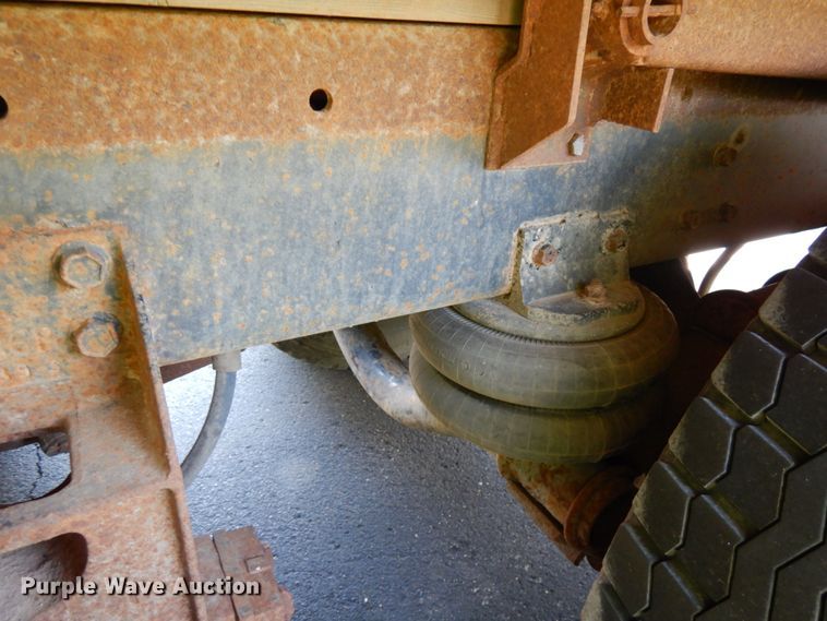 image for item IL9846 1985 Freightliner  grain truck