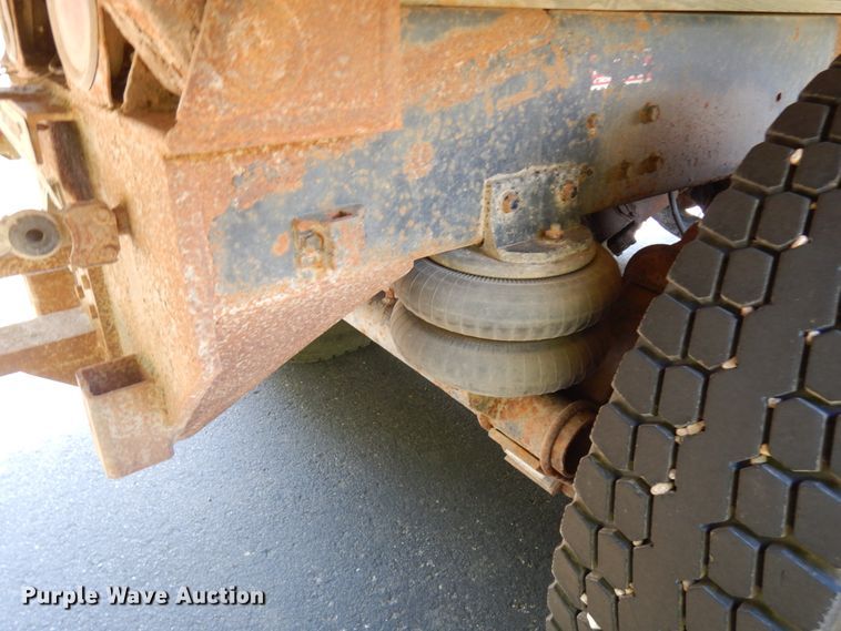 image for item IL9846 1985 Freightliner  grain truck