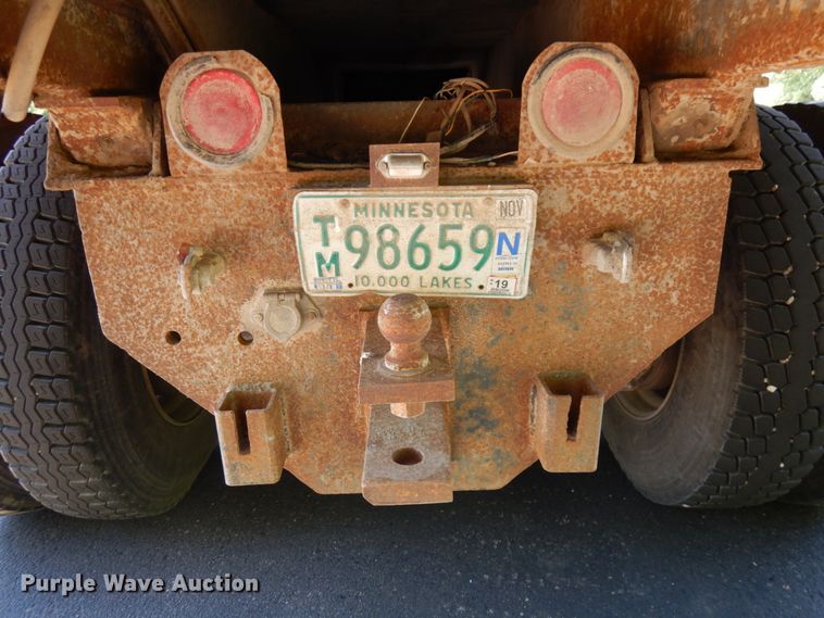 image for item IL9846 1985 Freightliner  grain truck