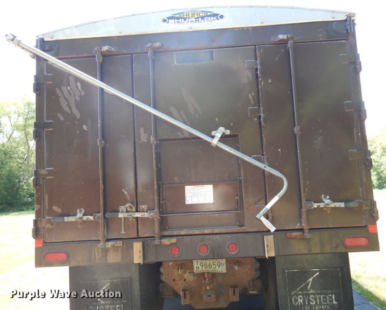 image for item IL9846 1985 Freightliner  grain truck