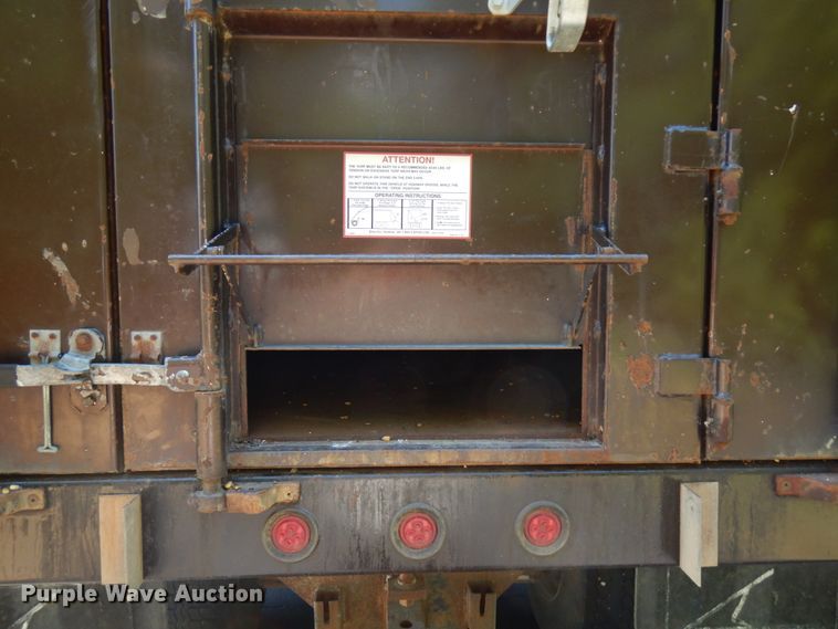 image for item IL9846 1985 Freightliner  grain truck