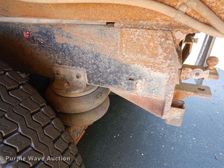 image for item IL9846 1985 Freightliner  grain truck