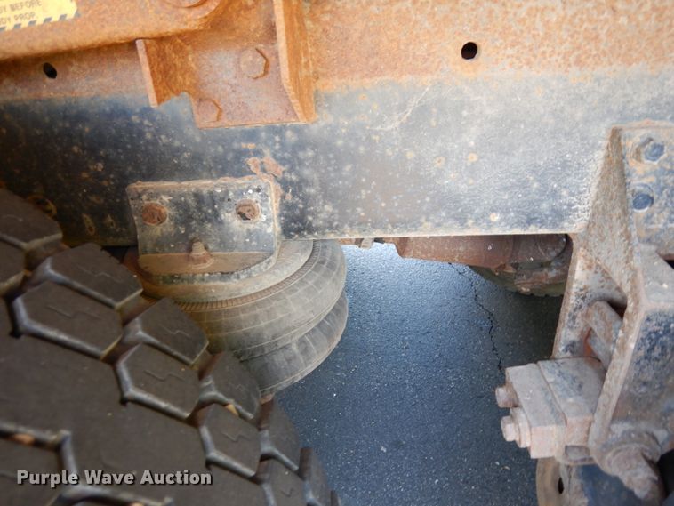 image for item IL9846 1985 Freightliner  grain truck