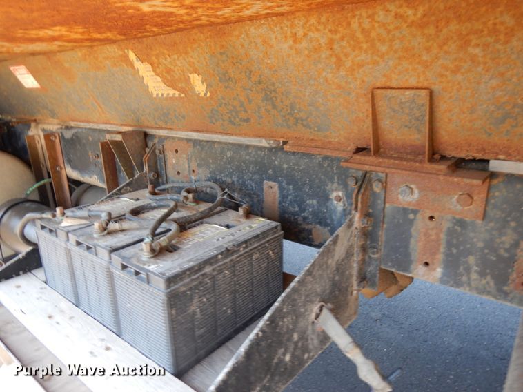 image for item IL9846 1985 Freightliner  grain truck