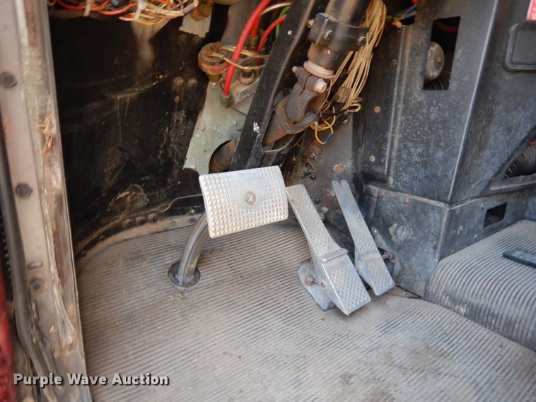 image for item IL9846 1985 Freightliner  grain truck