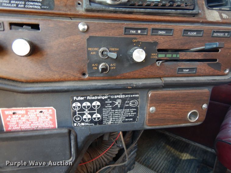 image for item IL9846 1985 Freightliner  grain truck