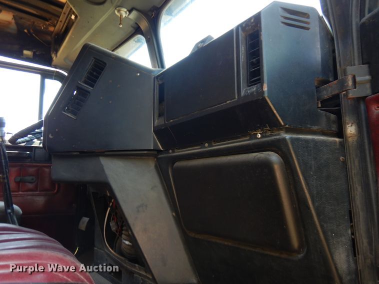 image for item IL9846 1985 Freightliner  grain truck