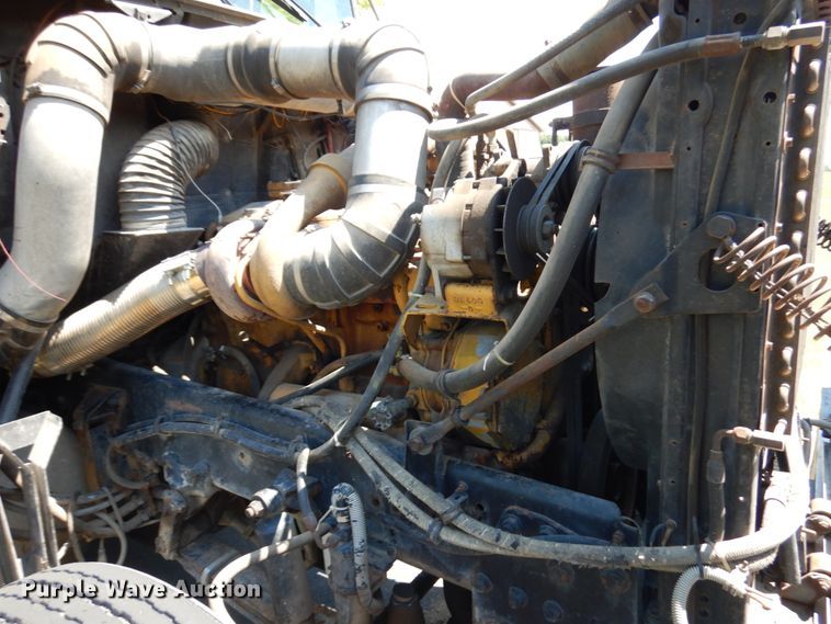 image for item IL9846 1985 Freightliner  grain truck