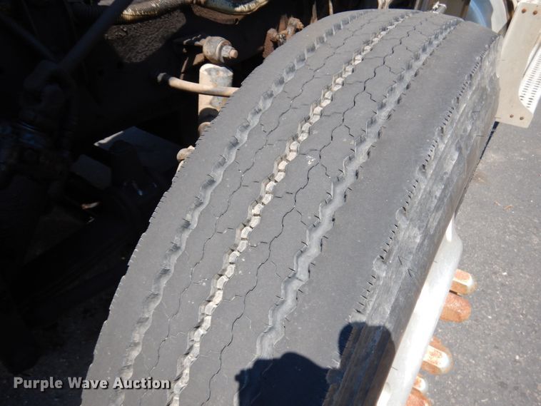 image for item IL9846 1985 Freightliner  grain truck