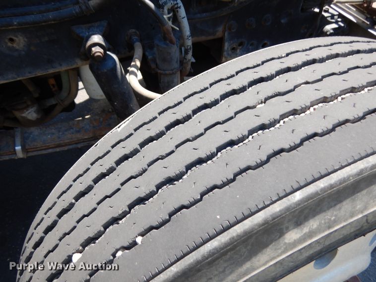 image for item IL9846 1985 Freightliner  grain truck