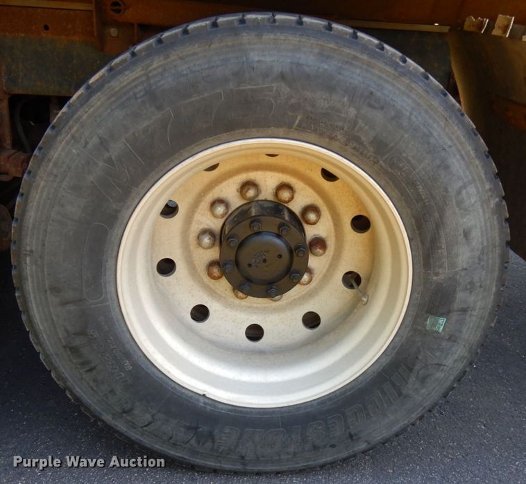 image for item IL9846 1985 Freightliner  grain truck