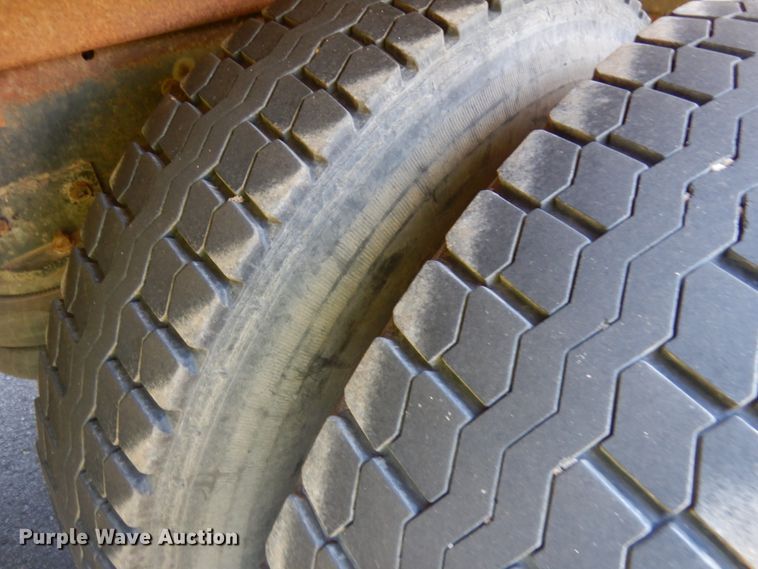 image for item IL9846 1985 Freightliner  grain truck