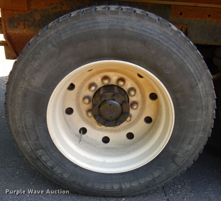 image for item IL9846 1985 Freightliner  grain truck