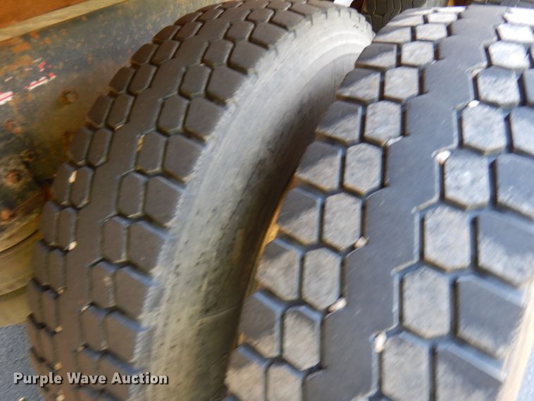 image for item IL9846 1985 Freightliner  grain truck