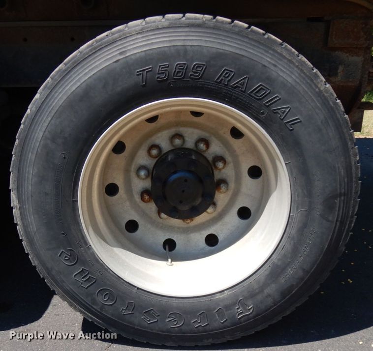 image for item IL9846 1985 Freightliner  grain truck