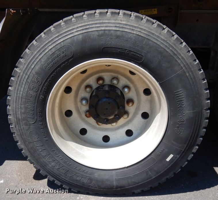 image for item IL9846 1985 Freightliner  grain truck