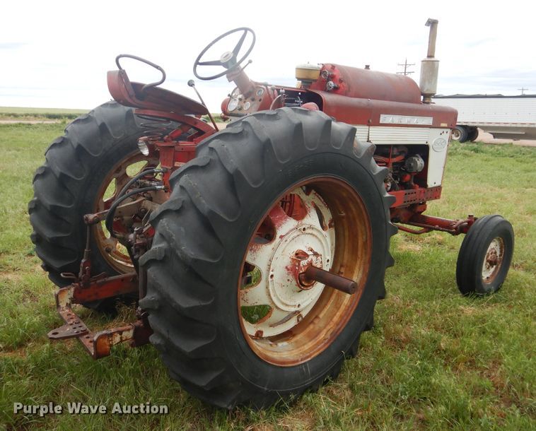 image for item IP9496 Farmall 560  tractor