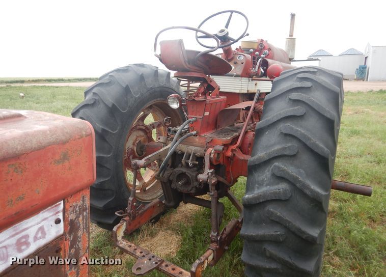 image for item IP9496 Farmall 560  tractor