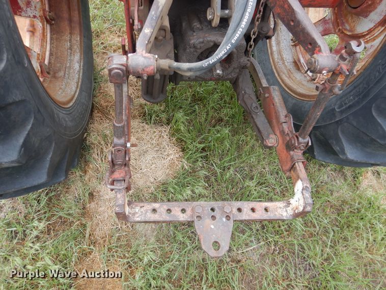 image for item IP9496 Farmall 560  tractor