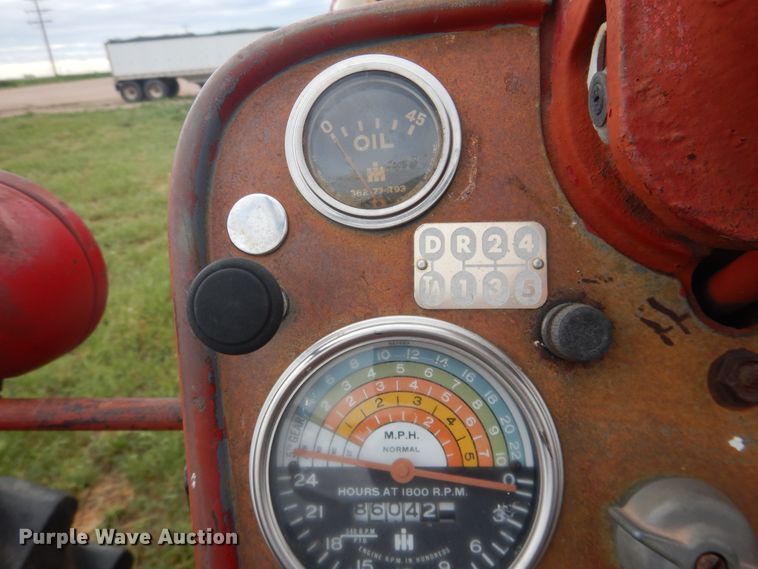 image for item IP9496 Farmall 560  tractor