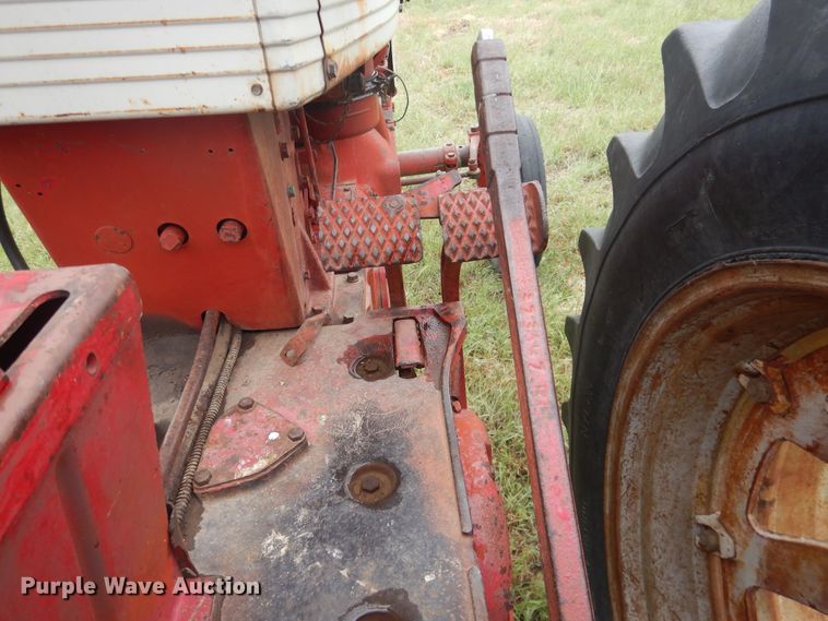 image for item IP9496 Farmall 560  tractor