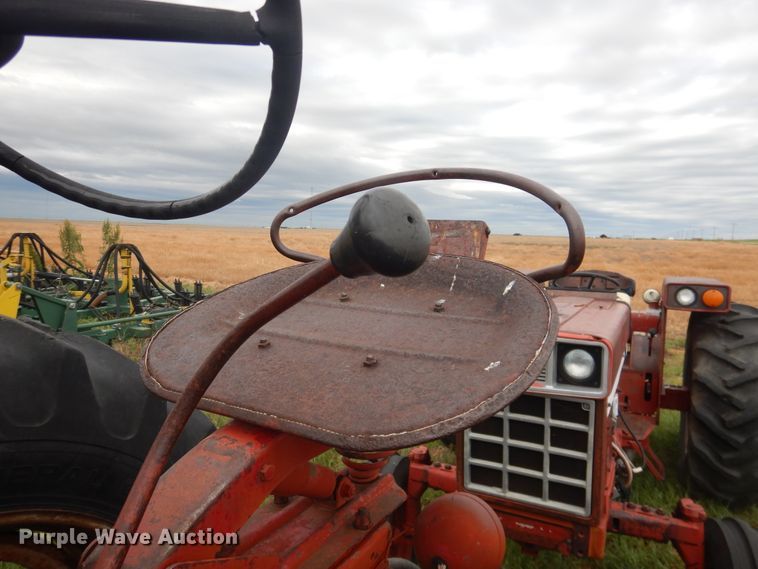 image for item IP9496 Farmall 560  tractor