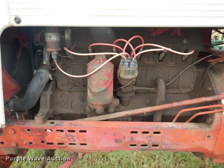 image for item IP9496 Farmall 560  tractor