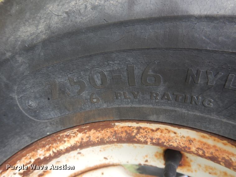 image for item IP9496 Farmall 560  tractor