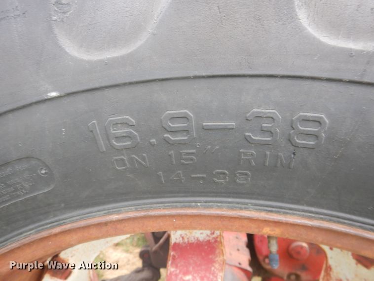 image for item IP9496 Farmall 560  tractor