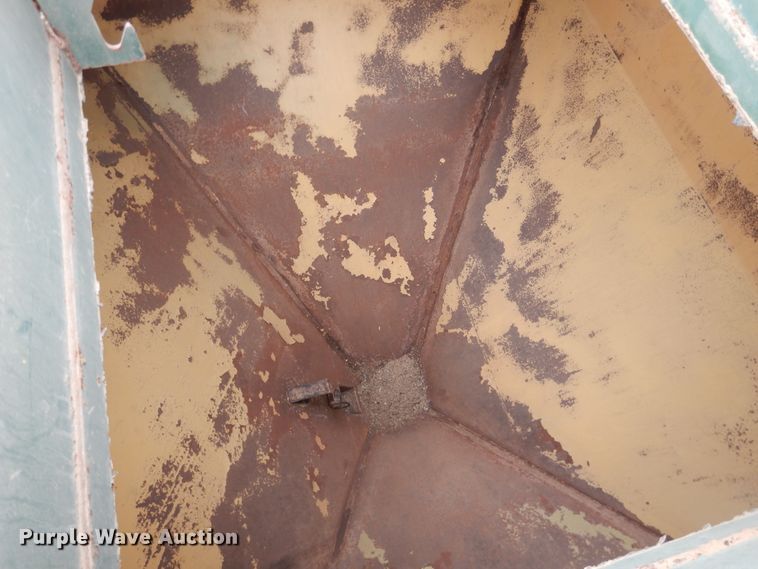 image for item IP9497 New Noble 210  air seeder