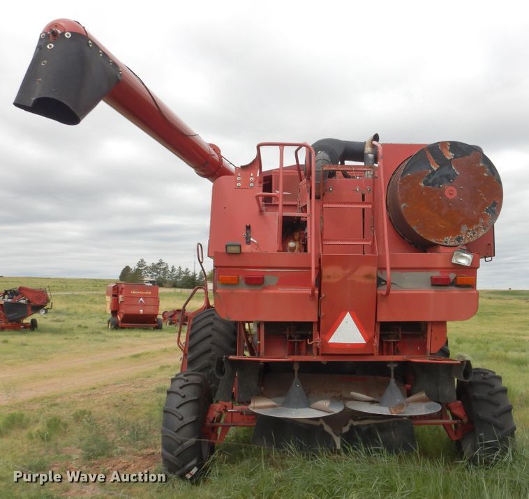 image for item IP9504 1998 Case IH 2388  combine