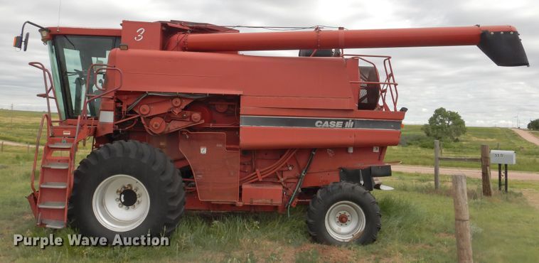 image for item IP9504 1998 Case IH 2388  combine