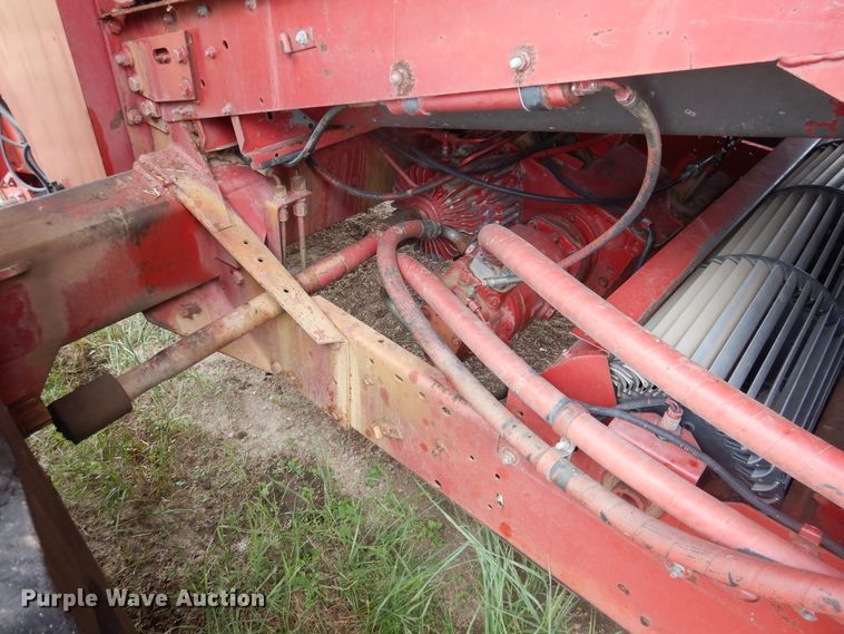 image for item IP9504 1998 Case IH 2388  combine