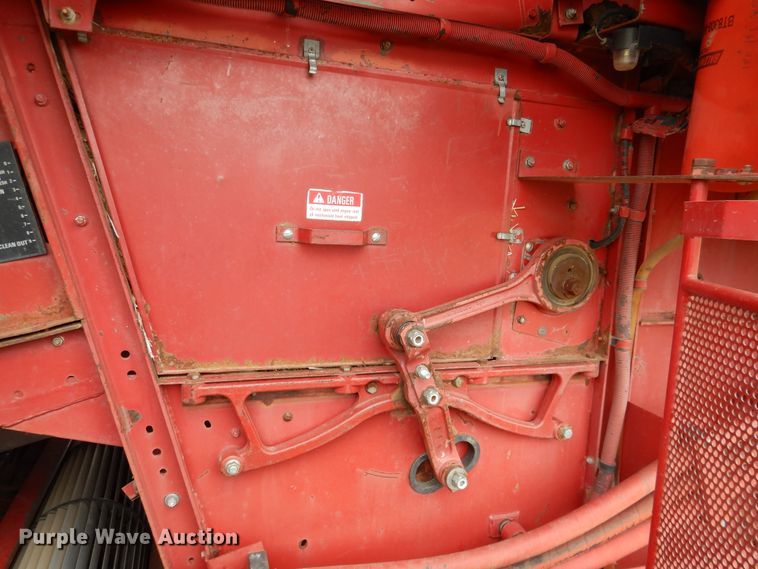 image for item IP9504 1998 Case IH 2388  combine