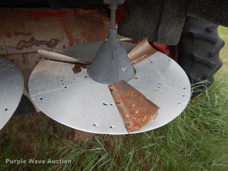 image for item IP9504 1998 Case IH 2388  combine