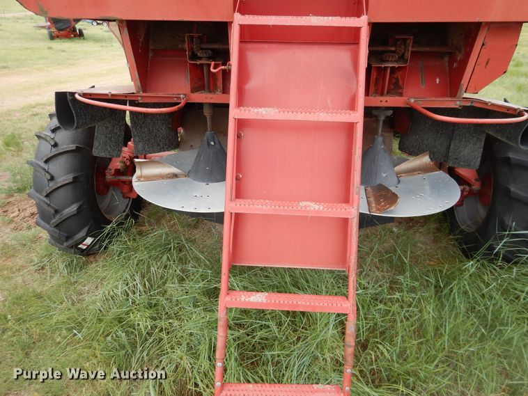 image for item IP9504 1998 Case IH 2388  combine