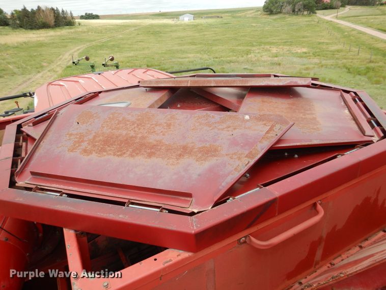 image for item IP9504 1998 Case IH 2388  combine