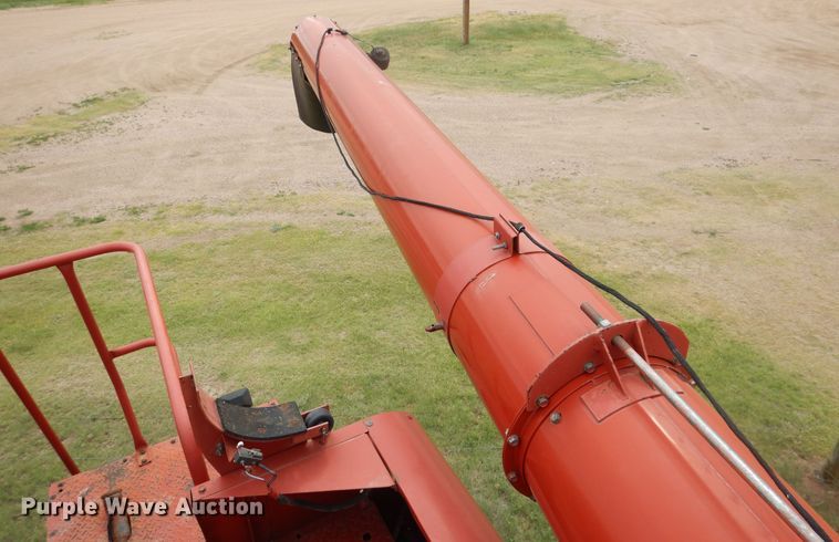 image for item IP9504 1998 Case IH 2388  combine