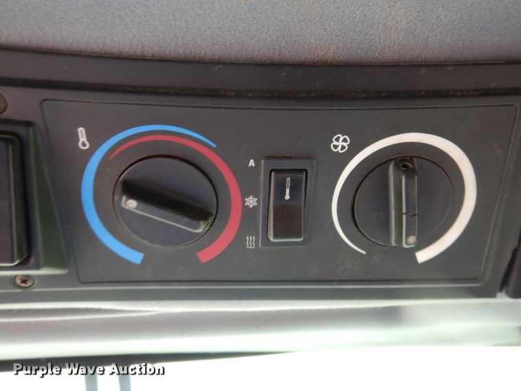 image for item IP9504 1998 Case IH 2388  combine