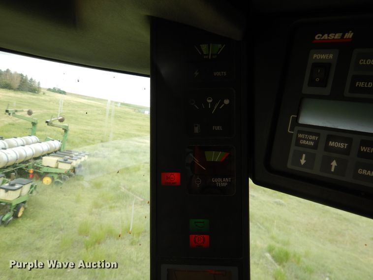 image for item IP9504 1998 Case IH 2388  combine