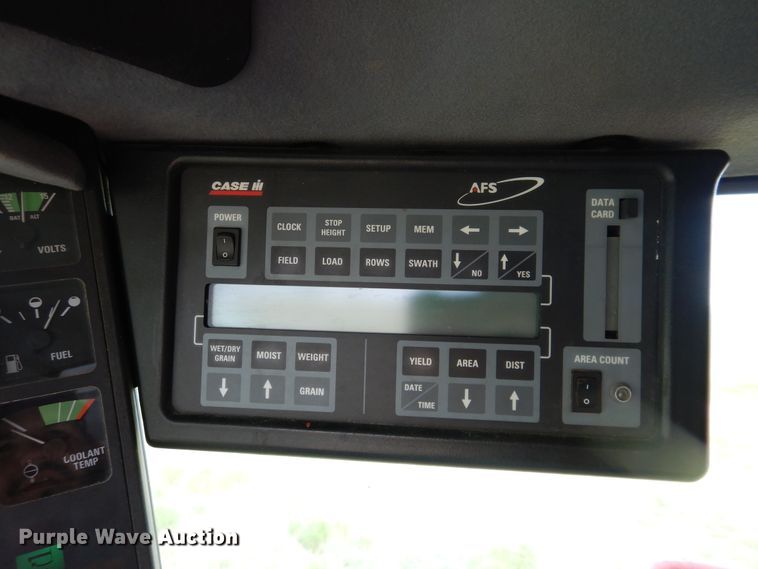 image for item IP9504 1998 Case IH 2388  combine