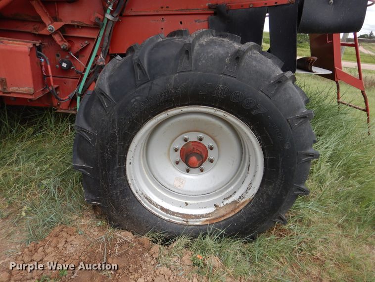 image for item IP9504 1998 Case IH 2388  combine
