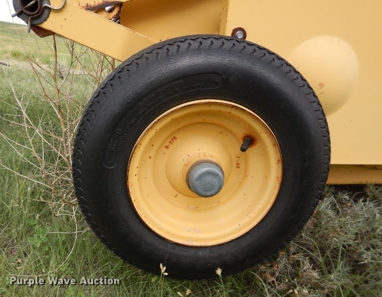 image for item IP9510 1986 New Holland 855  round baler