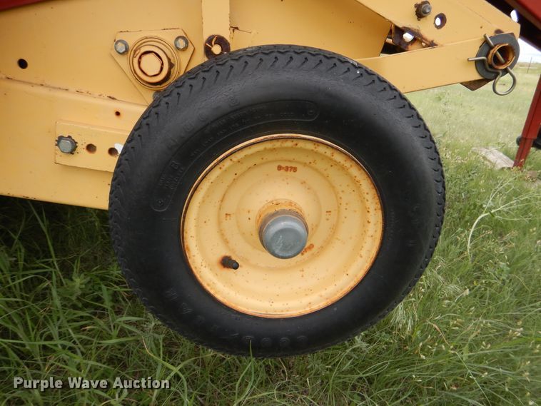 image for item IP9510 1986 New Holland 855  round baler