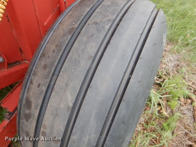 image for item IP9510 1986 New Holland 855  round baler